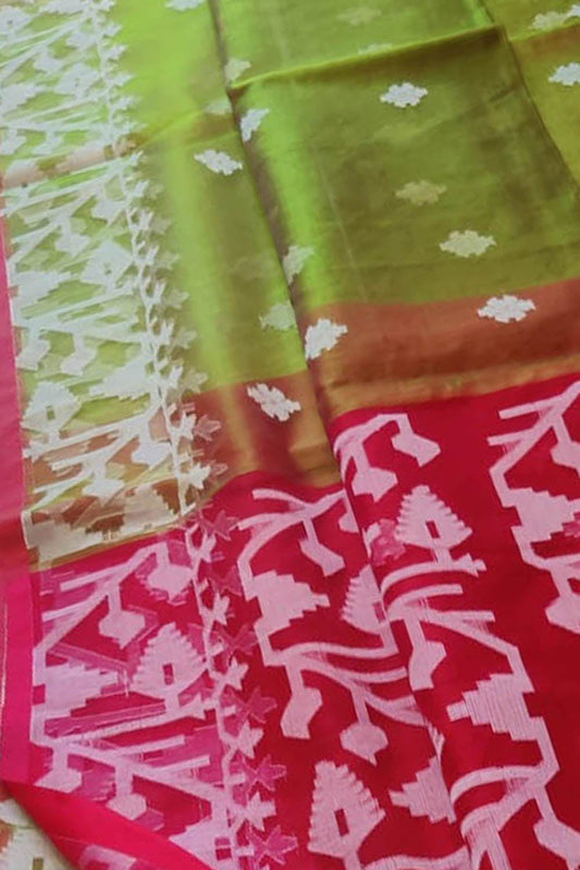 Stunning Green and Red Handloom Jamdani Muslin Saree - Perfect for Any Occasion! - Luxurion World