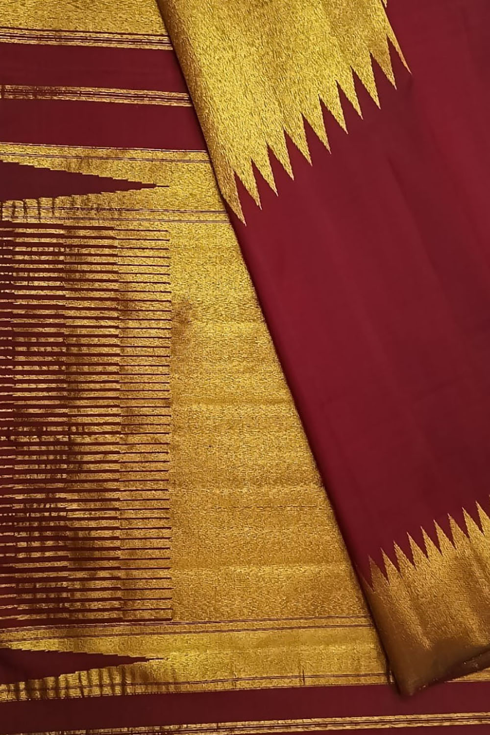 Maroon & Golden Kanjeevaram Handloom Silk Saree - Pure Elegance - Luxurion World