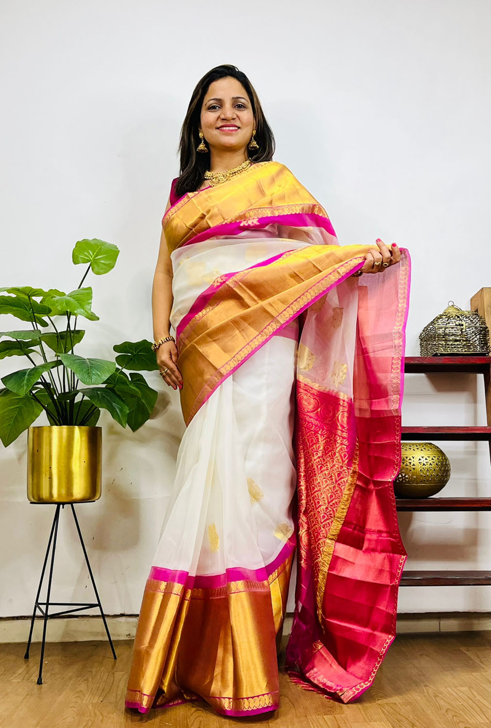 Off White And Pink Handloom Kanjeevaram Pure Organza Silk Saree - Luxurion World
