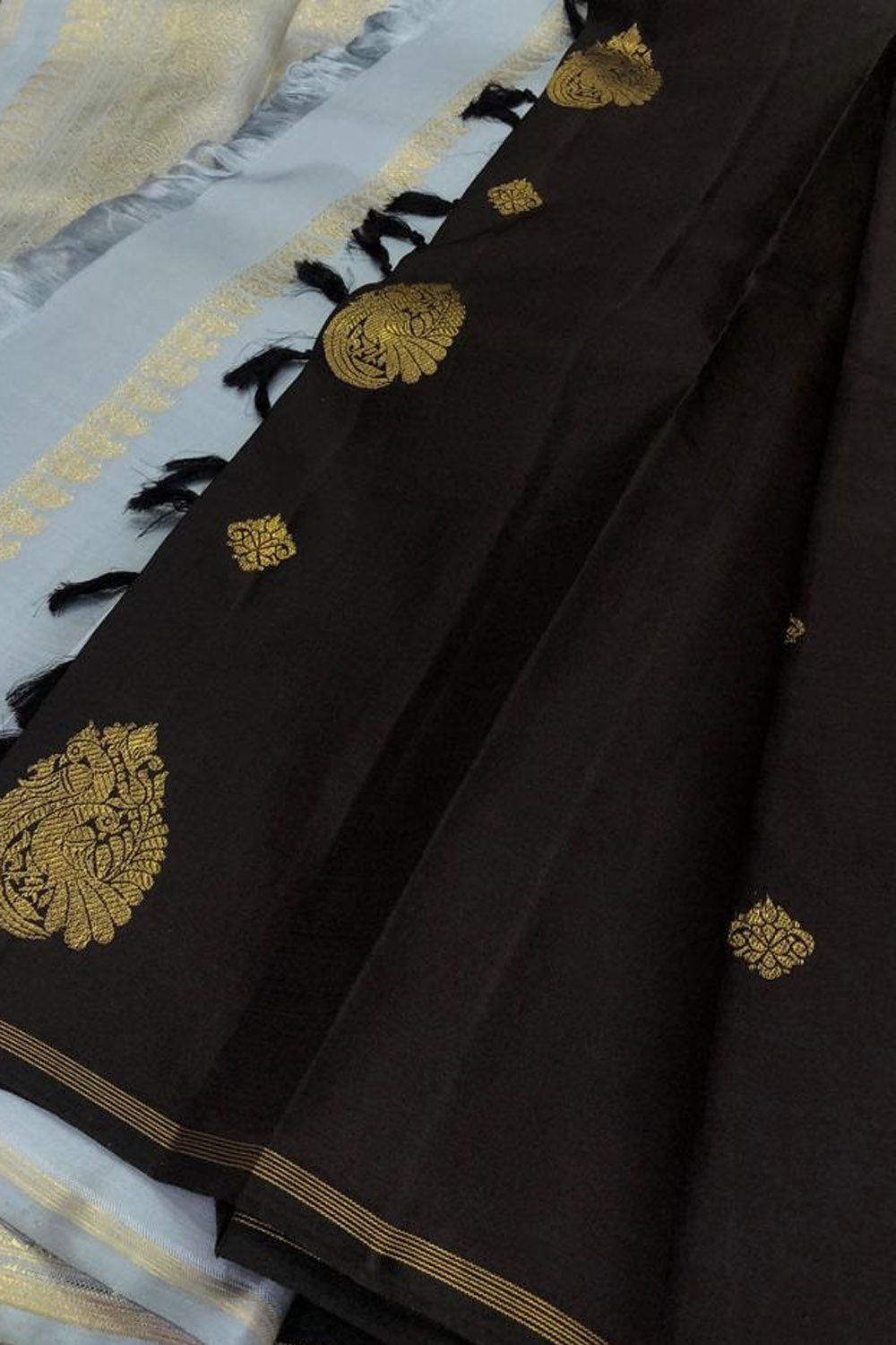 Black Kanjeevaram Handloom Pure Silk Saree - Luxurion World
