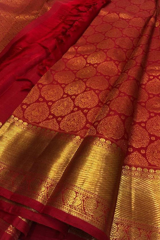 Exquisite Red Kanjeevaram Handloom Pure Silk Saree: Timeless Elegance - Luxurion World