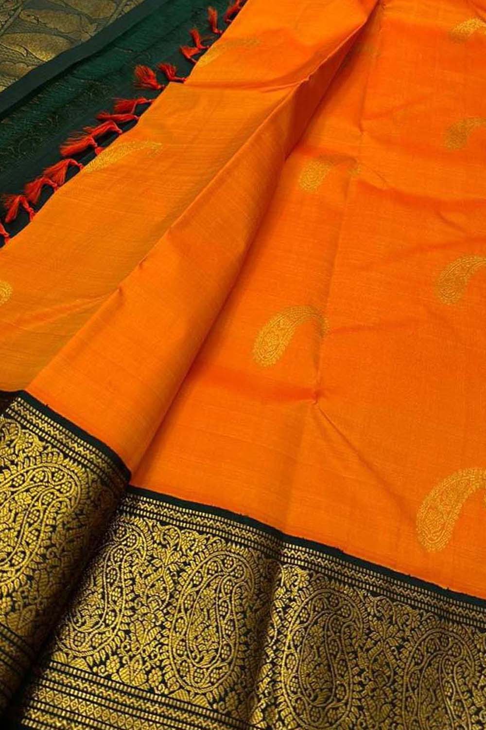 Exquisite Orange Kanjeevaram Handloom Pure Silk Saree: A Timeless Elegance - Luxurion World