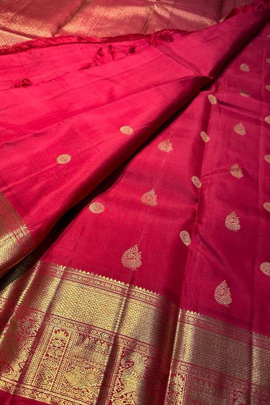 Exquisite Red Kanjeevaram Handloom Pure Silk Saree: Timeless Elegance - Luxurion World