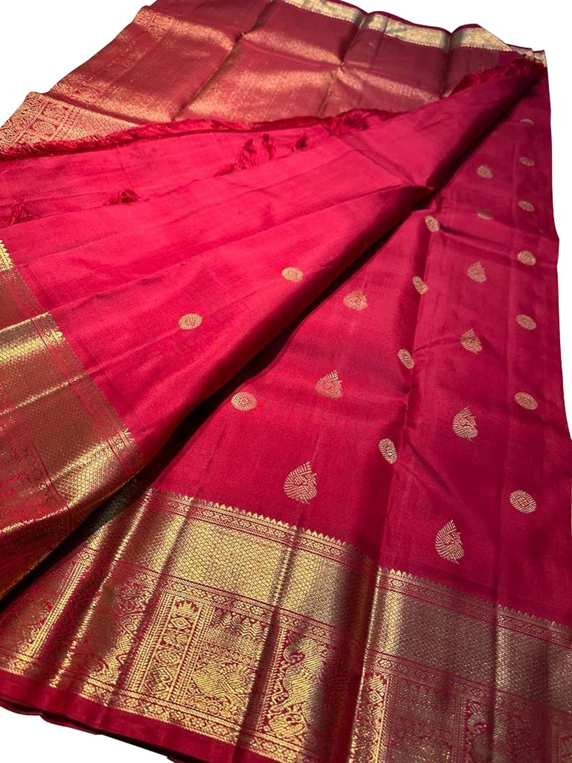 Exquisite Red Kanjeevaram Handloom Pure Silk Saree: Timeless Elegance - Luxurion World