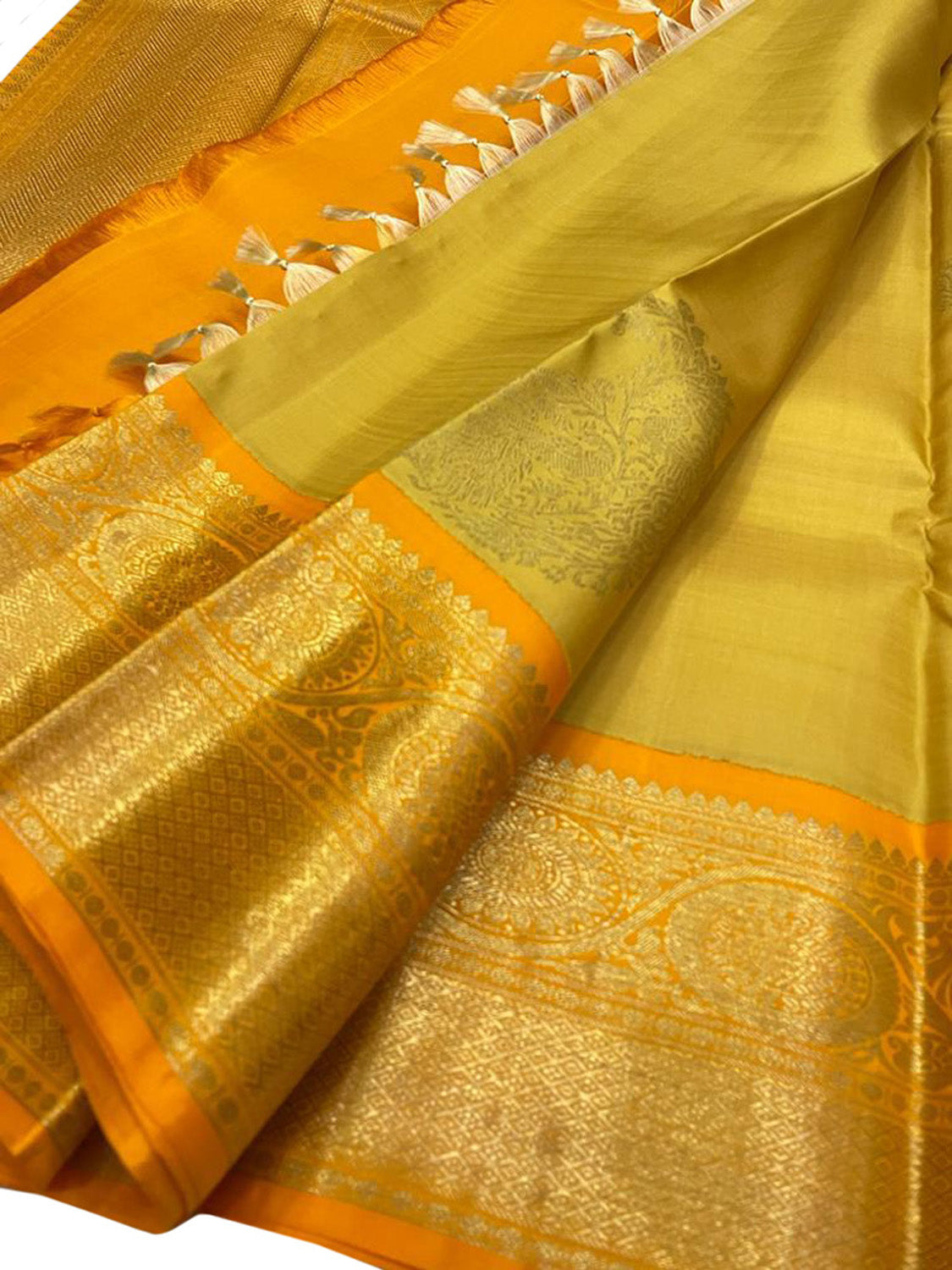 Exquisite Yellow Kanjeevaram Handloom Pure Silk Saree: Timeless Elegance - Luxurion World