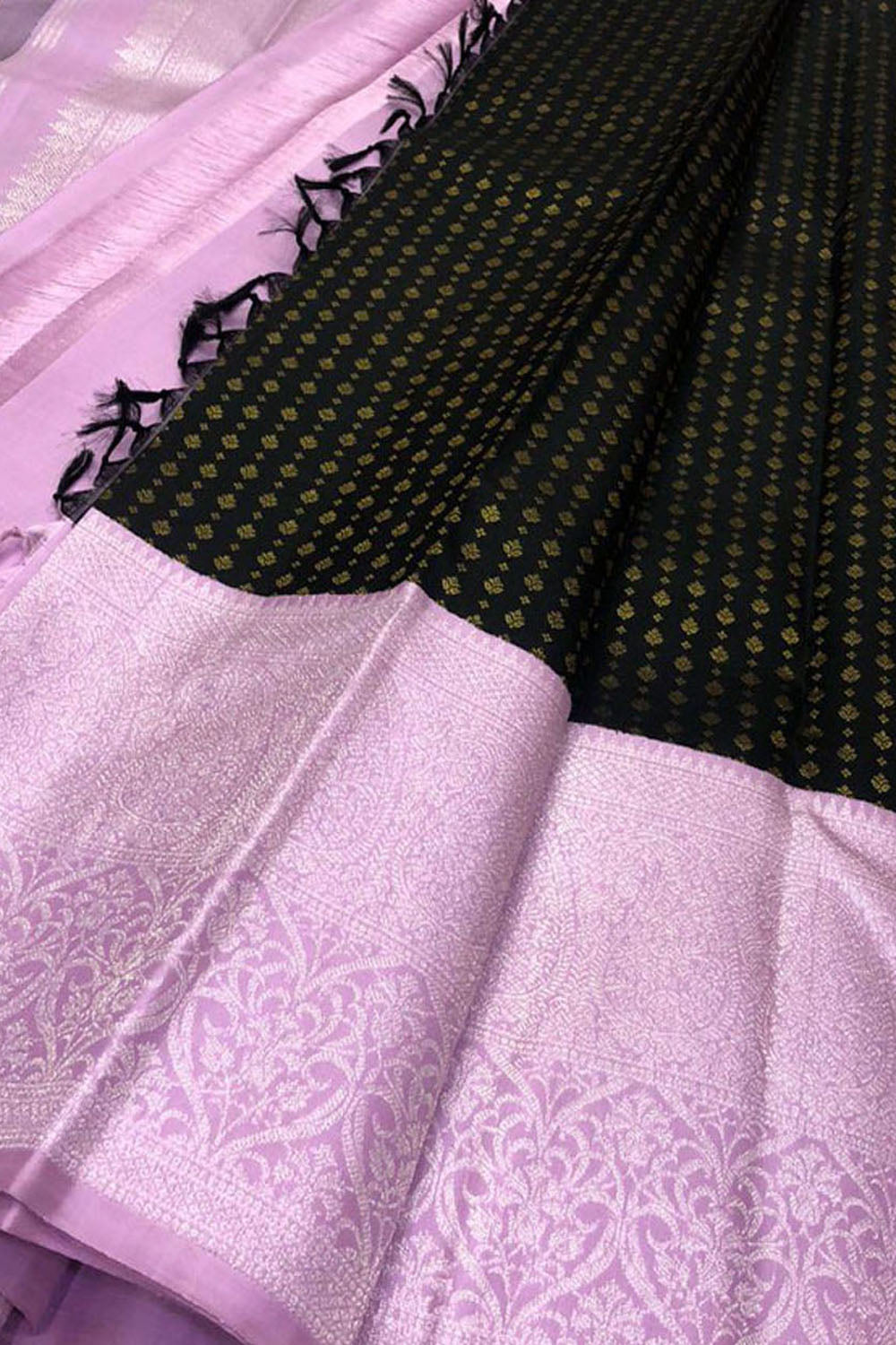 Elegant Black Kanjeevaram Handloom Pure Silk Saree - Luxurion World