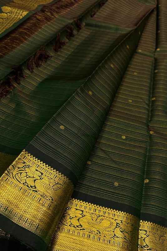 Exquisite Green Kanjeevaram Handloom Pure Silk Saree: Timeless Elegance - Luxurion World