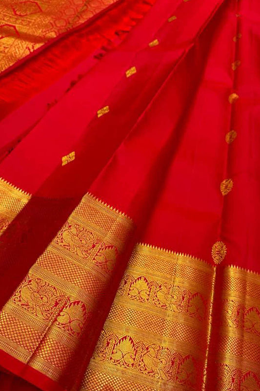 Exquisite Red Kanjeevaram Handloom Pure Silk Saree: Timeless Elegance - Luxurion World