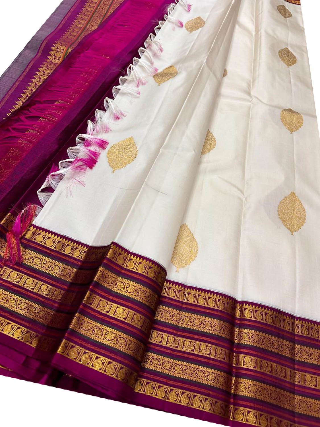 Elegant Off White Kanjeevaram Handloom Silk Saree - Luxurion World
