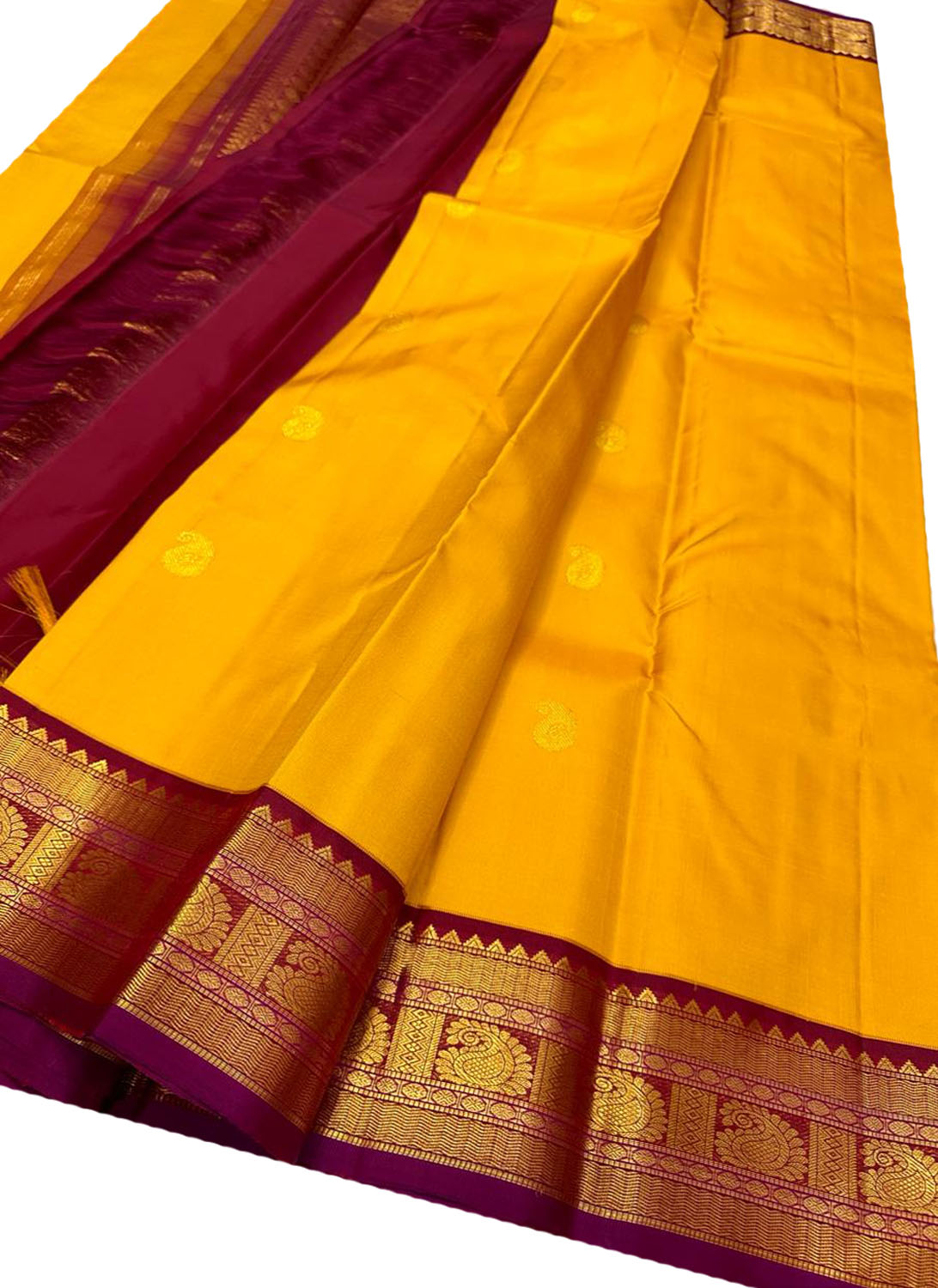 Exquisite Yellow Kanjeevaram Handloom Pure Silk Saree: Timeless Elegance - Luxurion World