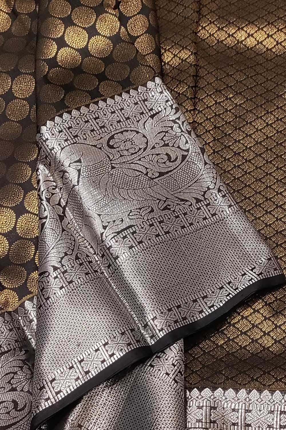 Black Handloom Kanjeevaram Pure Silk Saree - Luxurion World