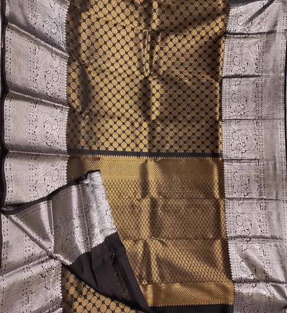 Black Handloom Kanjeevaram Pure Silk Saree - Luxurion World