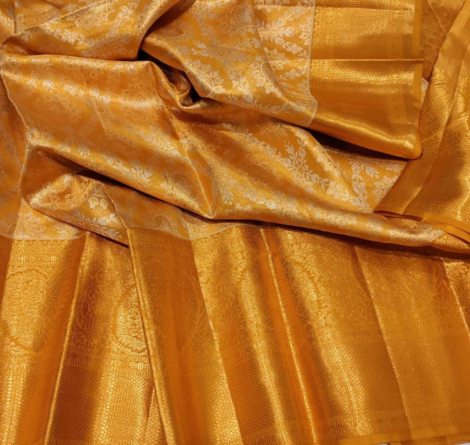 Shop the Finest Golden Kanjeevaram Handloom Pure Silk Sarees Online - Luxurion World