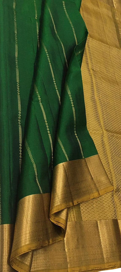 Exquisite Green Kanjeevaram Handloom Pure Silk Saree: Timeless Elegance - Luxurion World