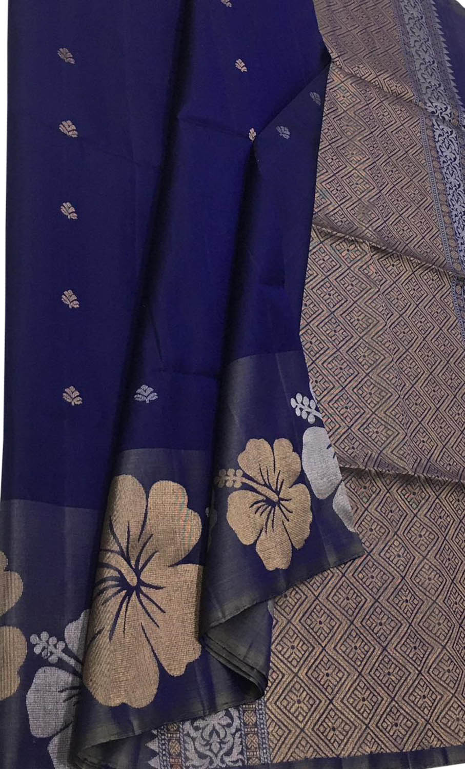 Exquisite Blue Kanjeevaram Handloom Pure Silk Saree: Timeless Elegance - Luxurion World