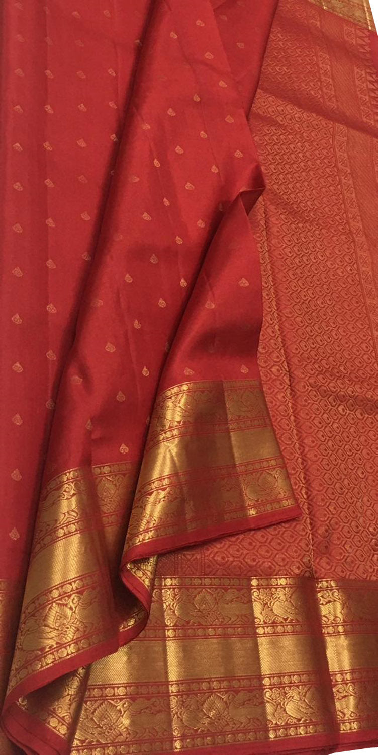 Exquisite Red Kanjeevaram Silk Saree - Handloom Beauty - Luxurion World
