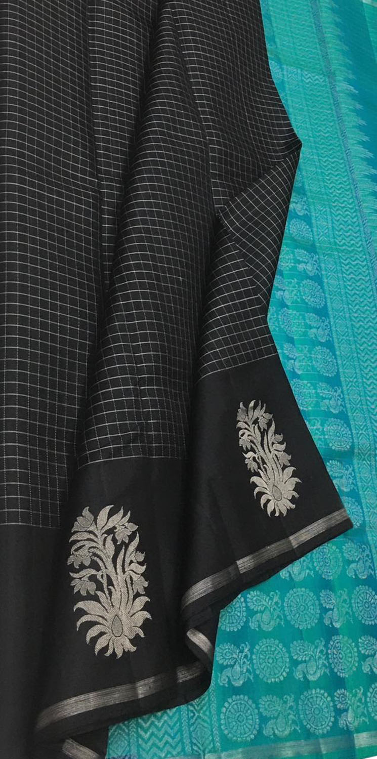 Exquisite Black Kanjeevaram Handloom Silk Saree - Luxurion World