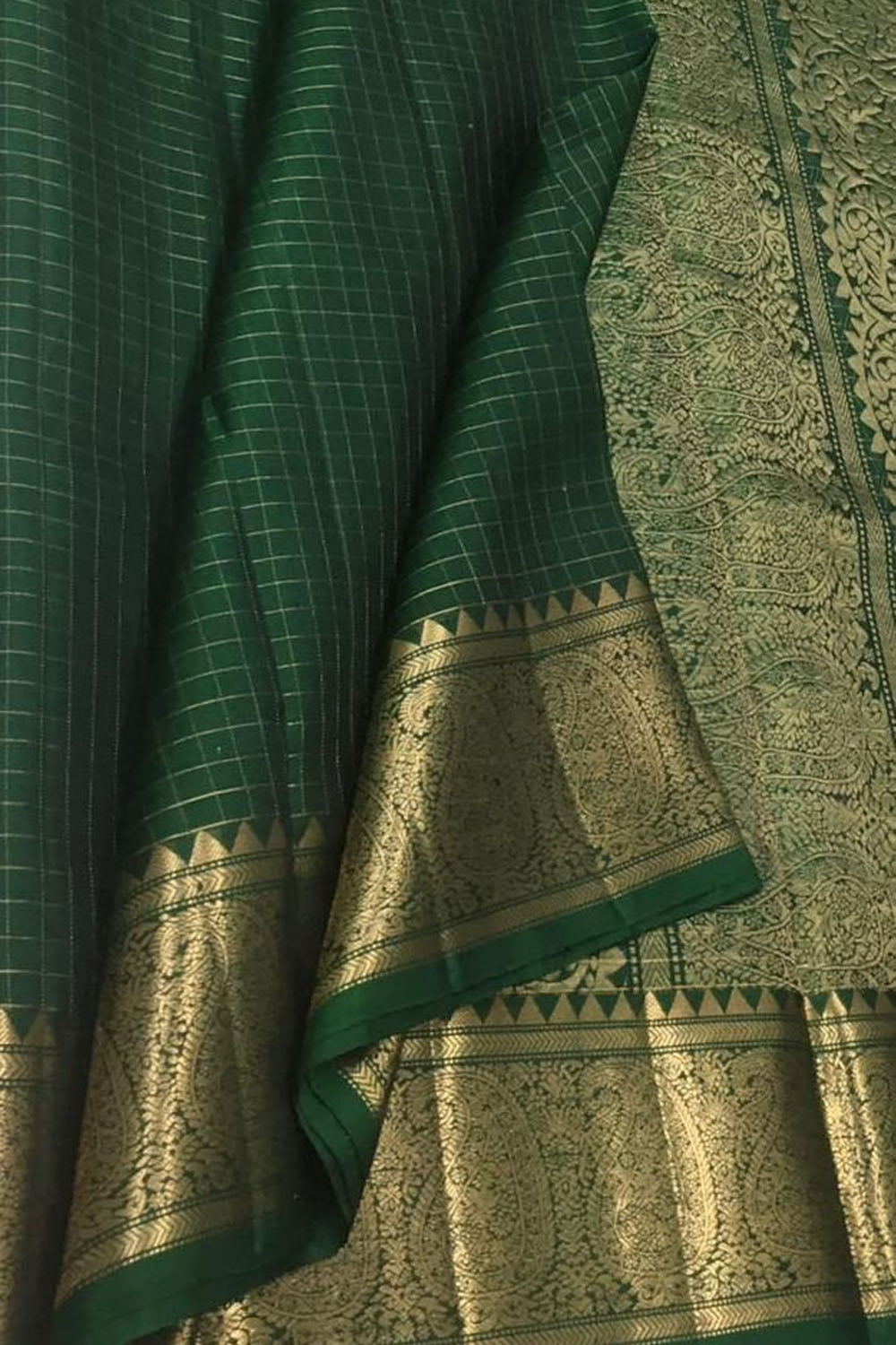 Emerald Elegance: Green Kanjeevaram Pure Silk Saree - Luxurion World