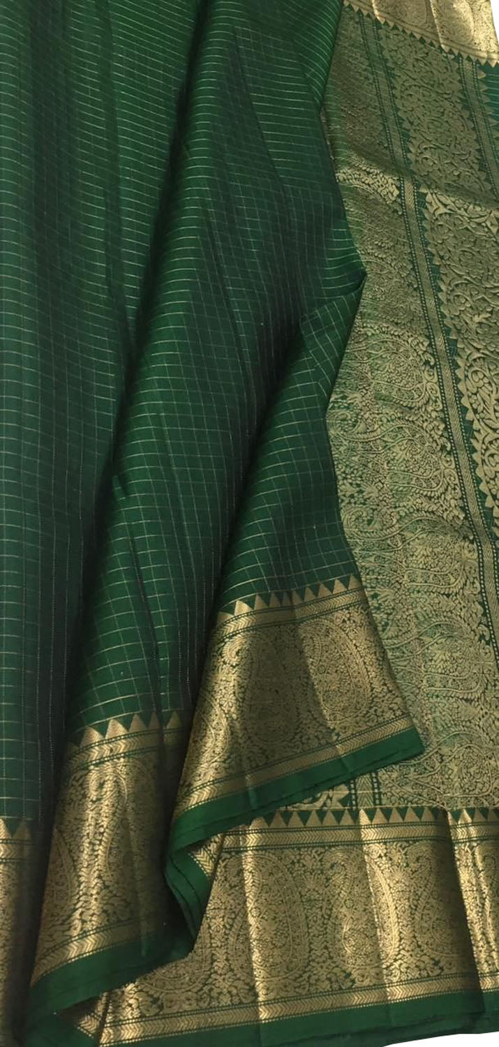 Emerald Elegance: Green Kanjeevaram Pure Silk Saree - Luxurion World