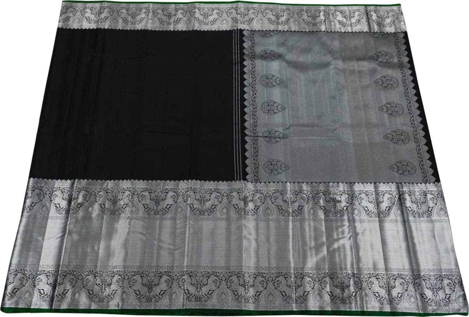 Elegant Black Kanjiwaram Pure Silk Saree: Pure Luxury and Timeless Beauty - Luxurion World
