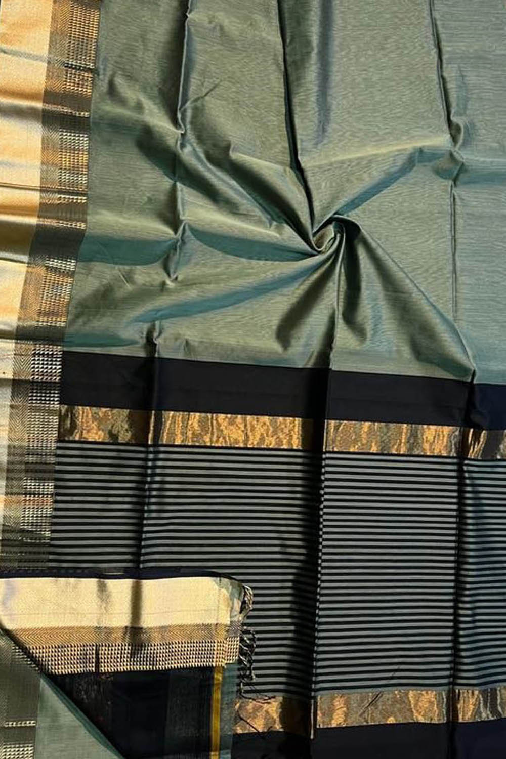 Grey Handloom Maheshwari Silk Cotton Saree