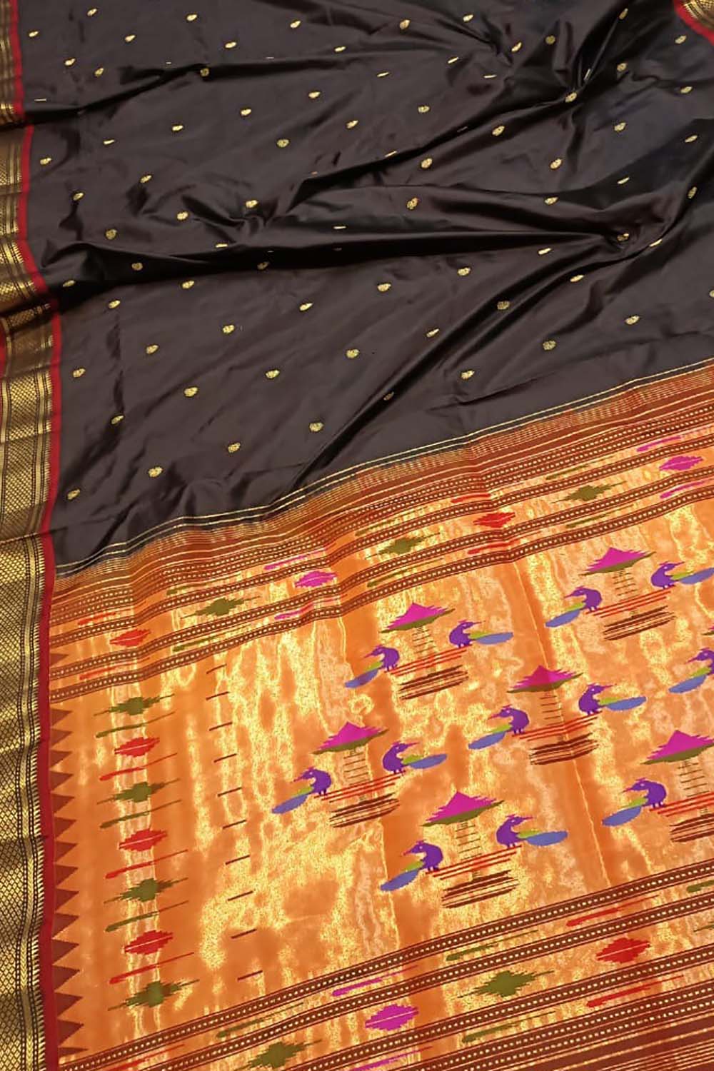Exquisite Black Paithani Handloom Silk Saree - Pure Elegance - Luxurion World