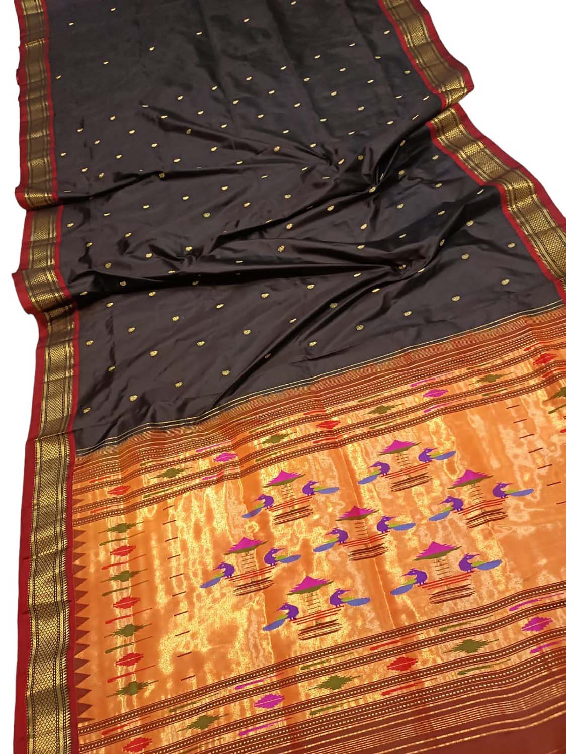 Exquisite Black Paithani Handloom Silk Saree - Pure Elegance - Luxurion World