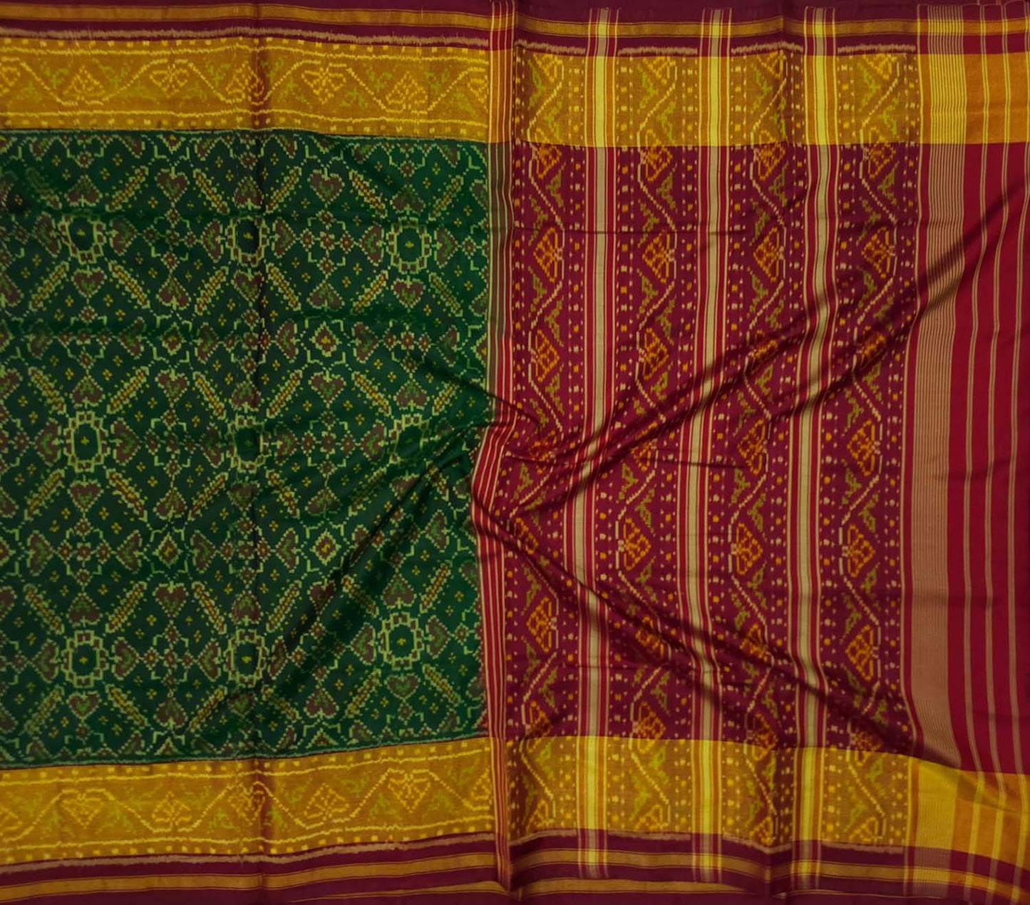 Exquisite Green Patola Single Ikat Handloom Silk Saree: A Timeless Elegance - Luxurion World
