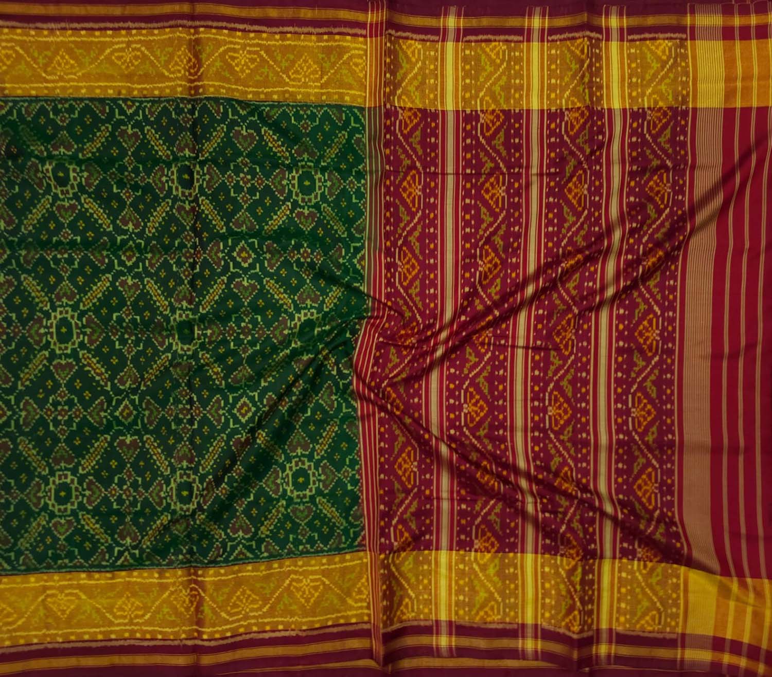 Exquisite Green Patola Single Ikat Handloom Silk Saree: A Timeless Elegance - Luxurion World