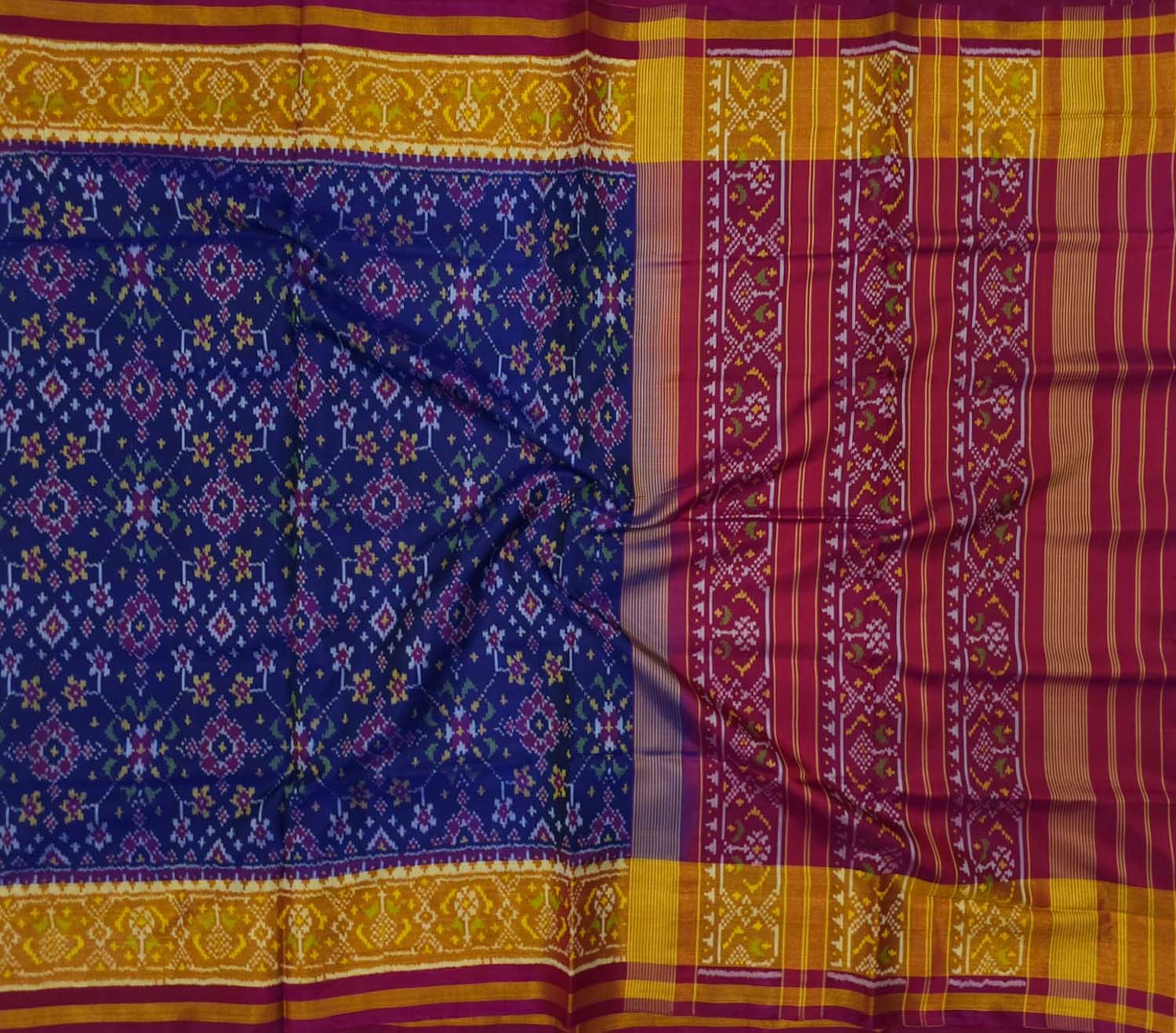 Exquisite Blue Patola Single Ikat Handloom Silk Saree: A Timeless Elegance - Luxurion World