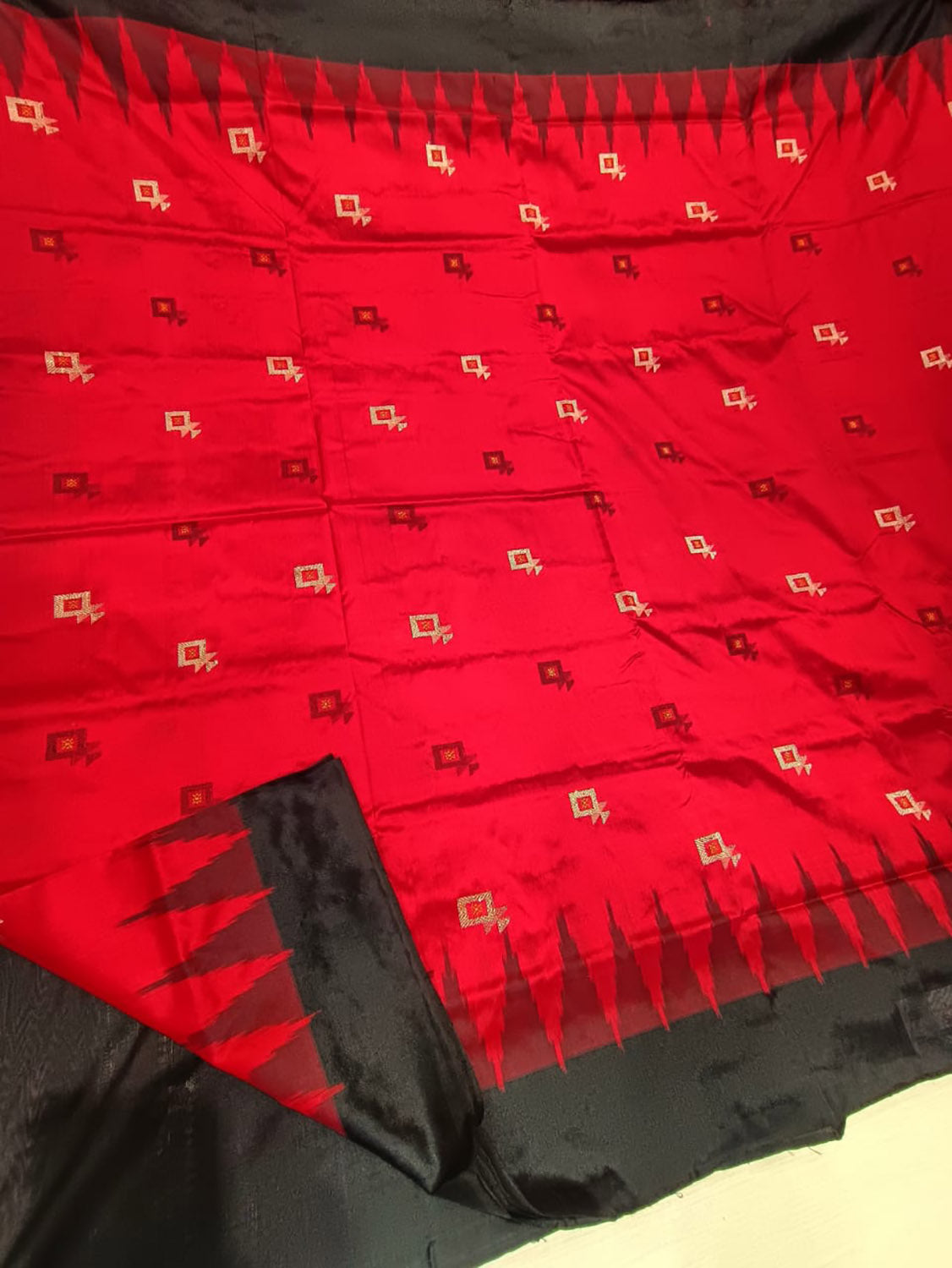Pure Silk Red Sambalpuri Handloom Ikat Saree: Traditional Elegance - Luxurion World