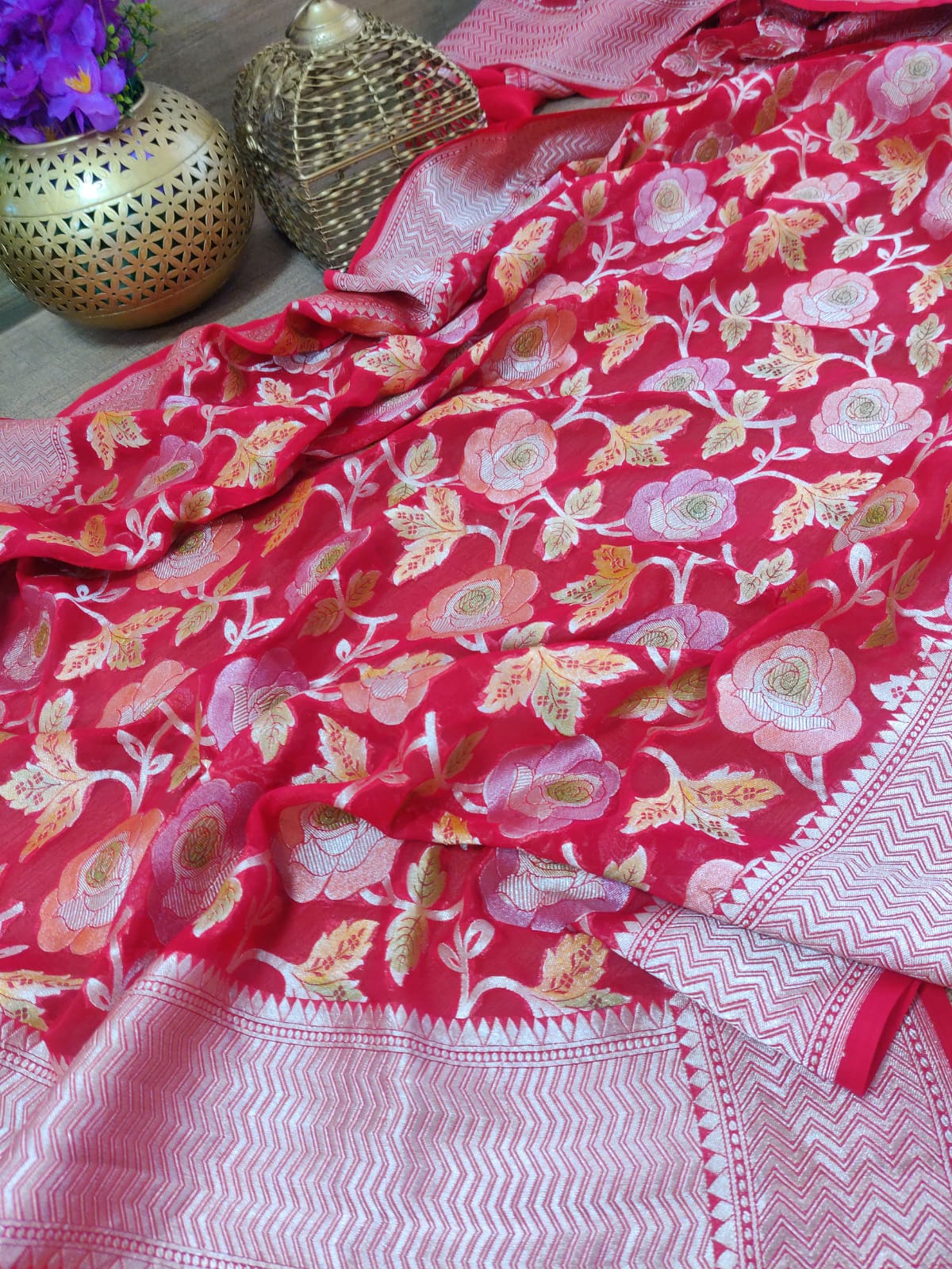 Red Handloom Banarasi Brush Dye Pure Georgette Dupatta - Luxurion World
