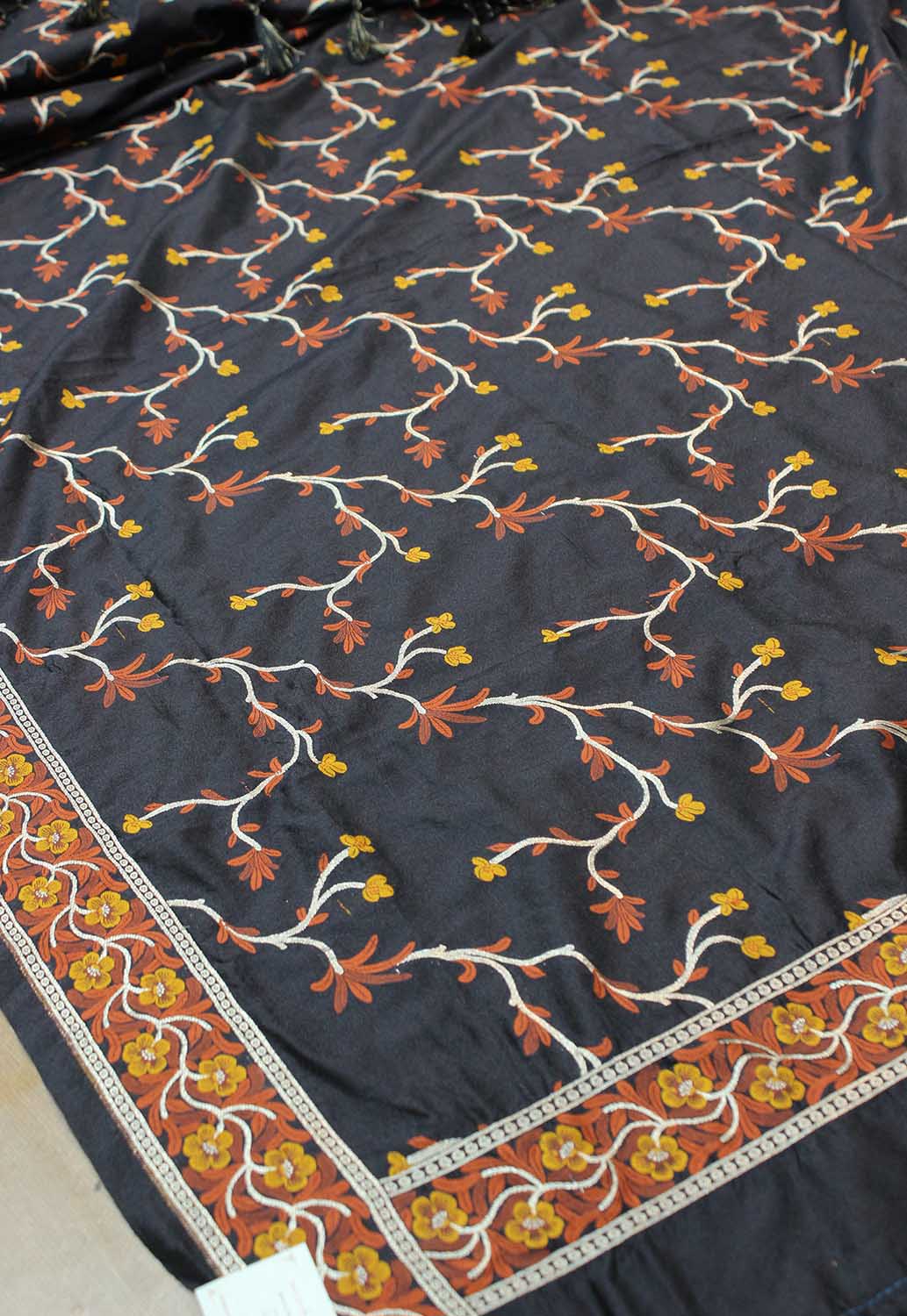 Black Banarasi Silk Dupatta - Luxurion World