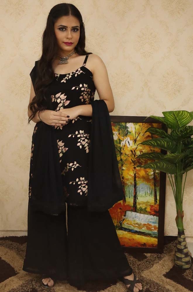 Black Foil Print Georgette Speghetti Kurti And Plain Layered Pallazo With Dupatta - Luxurion World