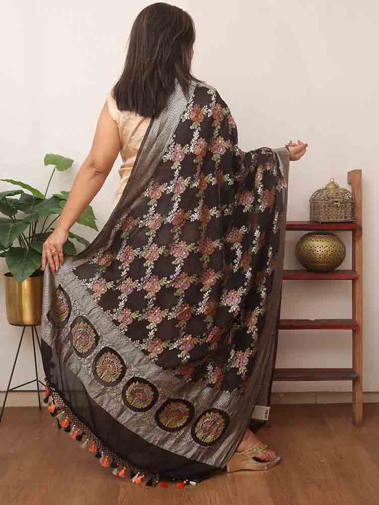 Black Handloom Banarasi Pure Georgette Brush Dye Dupatta - Luxurion World