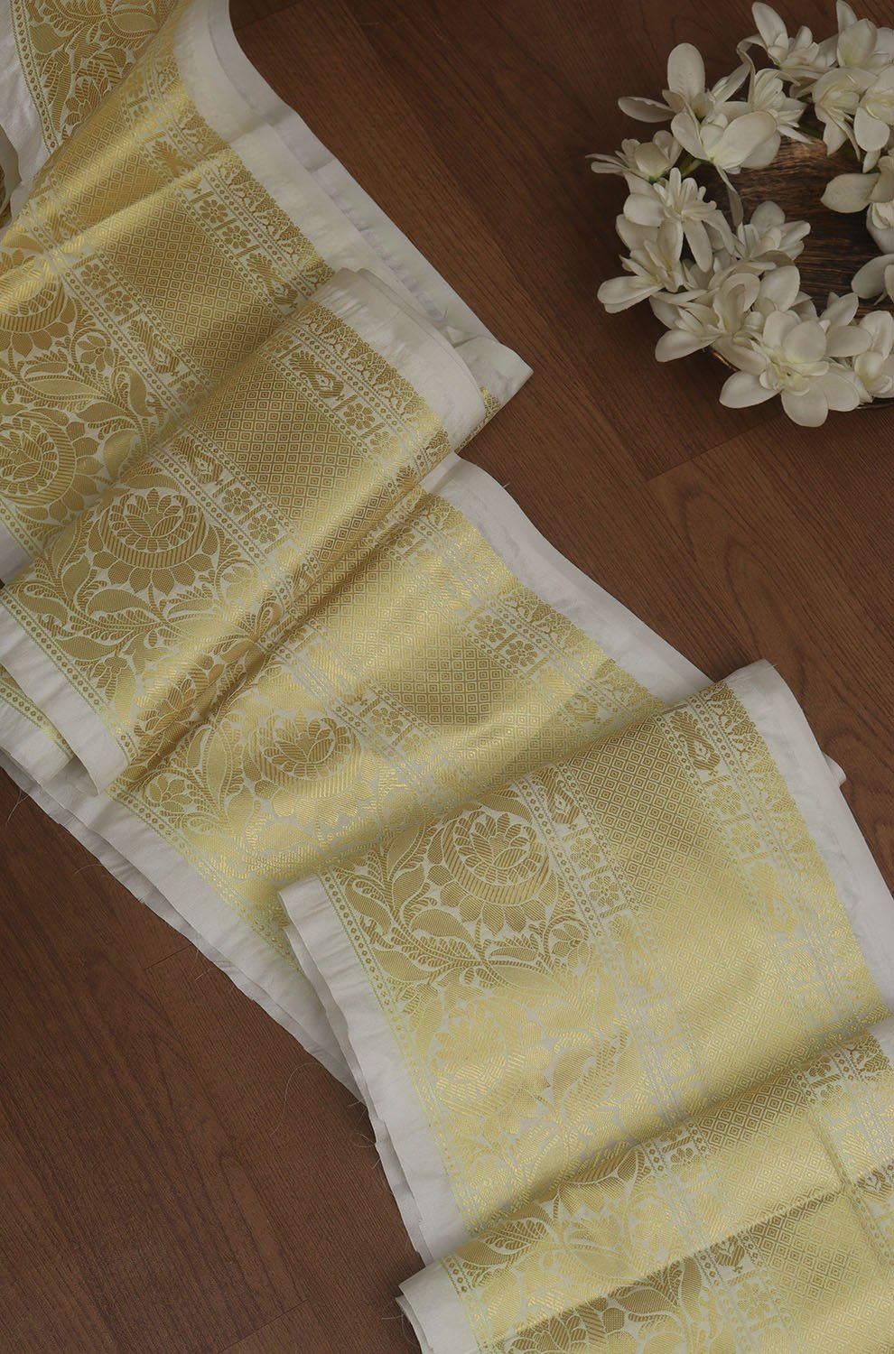 Dyeable Banarasi Silk Lace ( 0.90 Mtr ) - Luxurion World