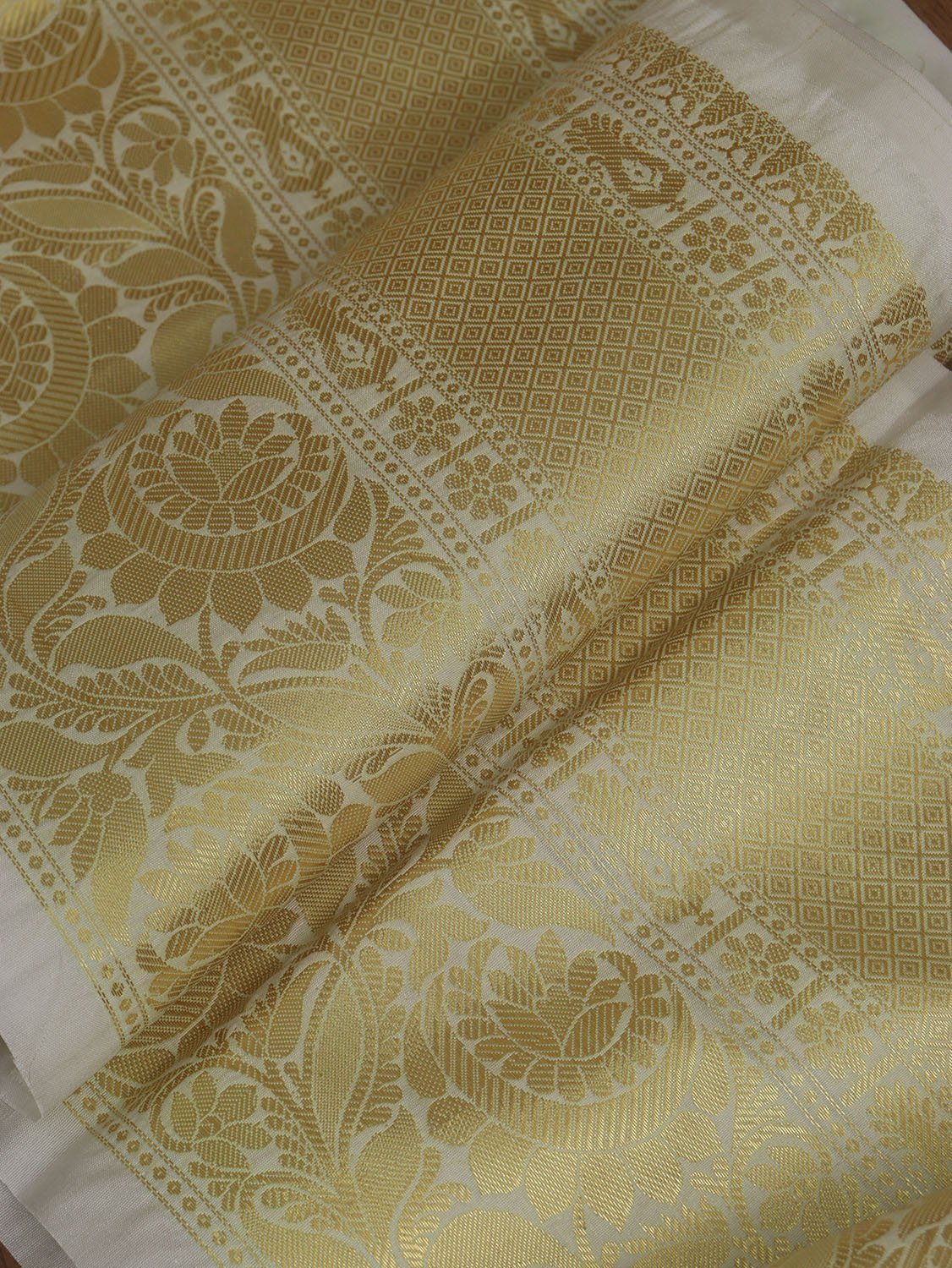 Dyeable Banarasi Silk Lace ( 0.90 Mtr )