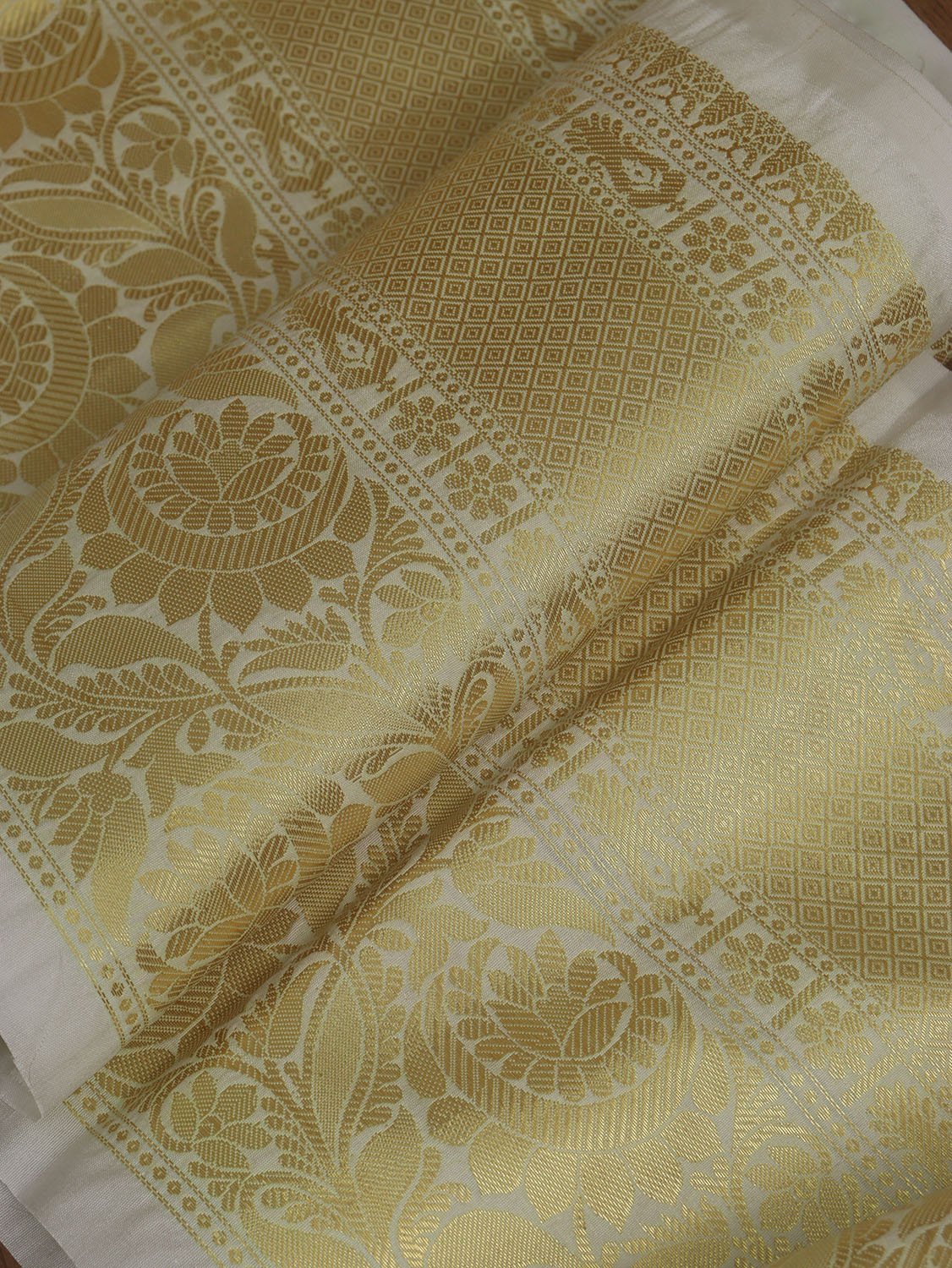 Dyeable Banarasi Silk Lace ( 0.90 Mtr ) - Luxurion World