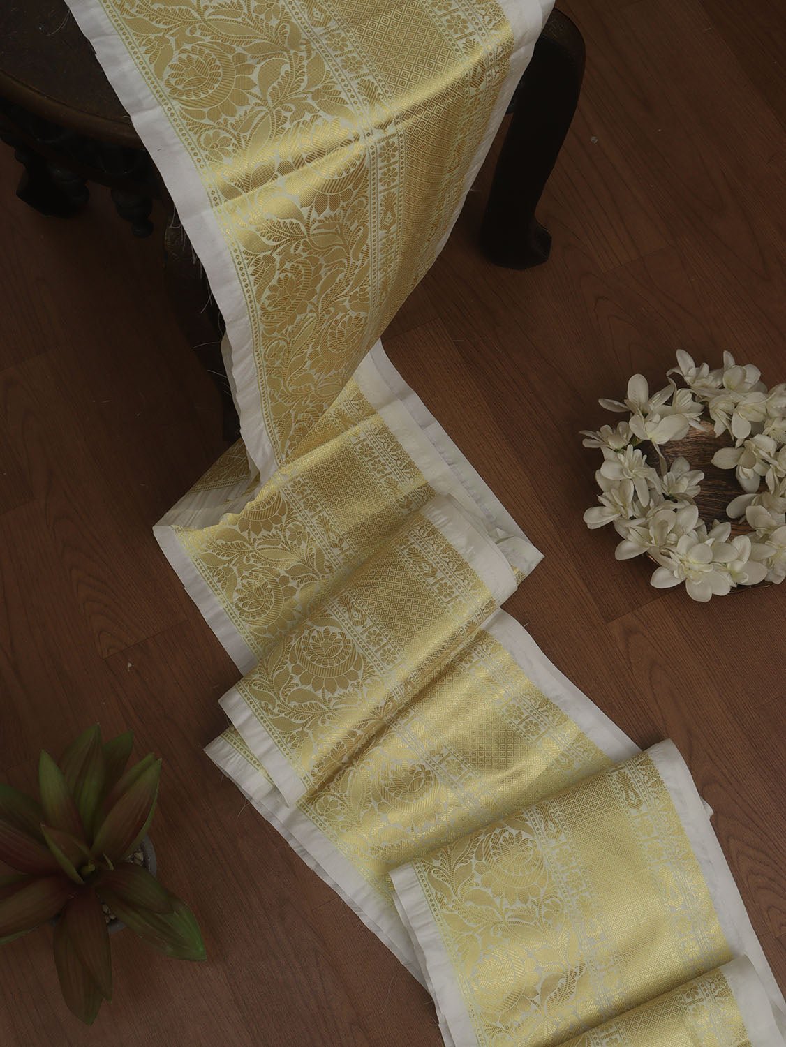 Dyeable Banarasi Silk Lace ( 0.90 Mtr ) - Luxurion World