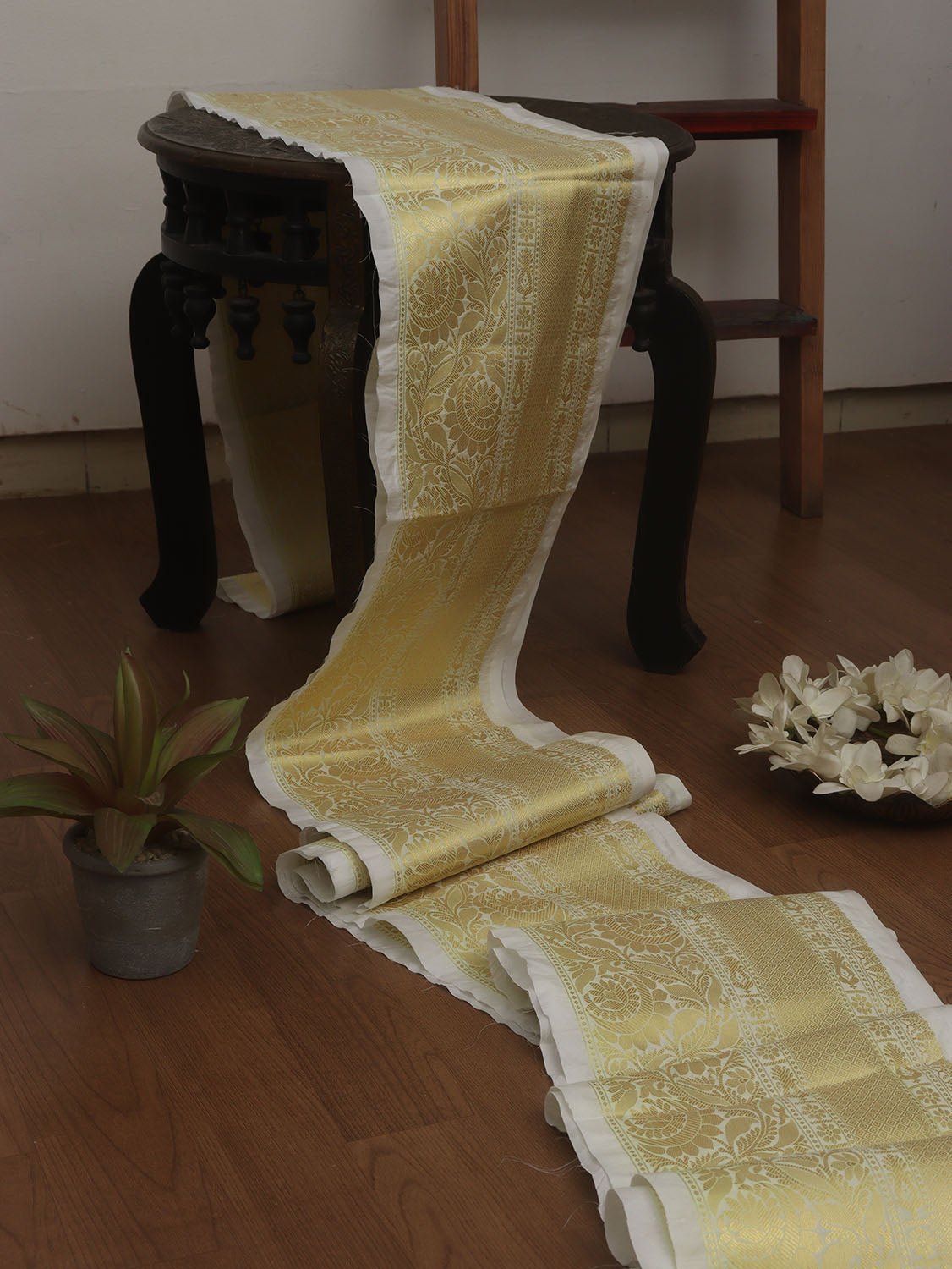 Dyeable Banarasi Silk Lace ( 0.90 Mtr ) - Luxurion World