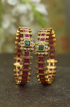 Golden Grace Bangles - Elevate Your Style with Exclusive Design - Enhance Your Feminine Charm - Luxurion World