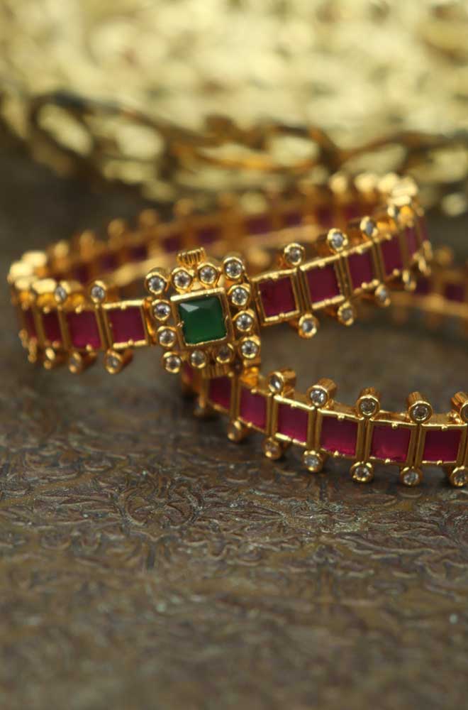 Golden Grace Bangles - Elevate Your Style with Exclusive Design - Enhance Your Feminine Charm - Luxurion World