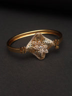 Golden Details Bangles - Embrace the Elegance of Indian Jewelry - Add a Touch of Tradition to Your Outfits - Luxurion World