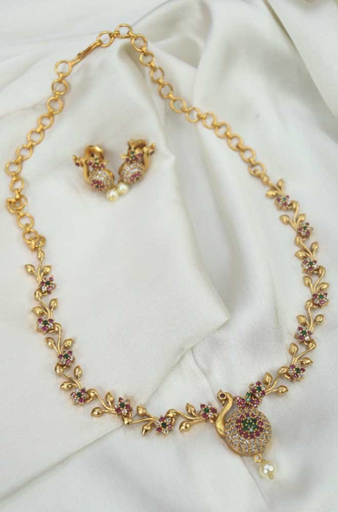 Golden Grace - Elevate Your Style with Luxurionworld's Exclusive Necklace Set - Enhance your elegance and sophistication with this meticulously crafted brass necklace set from Luxurionworld. - Luxurion World