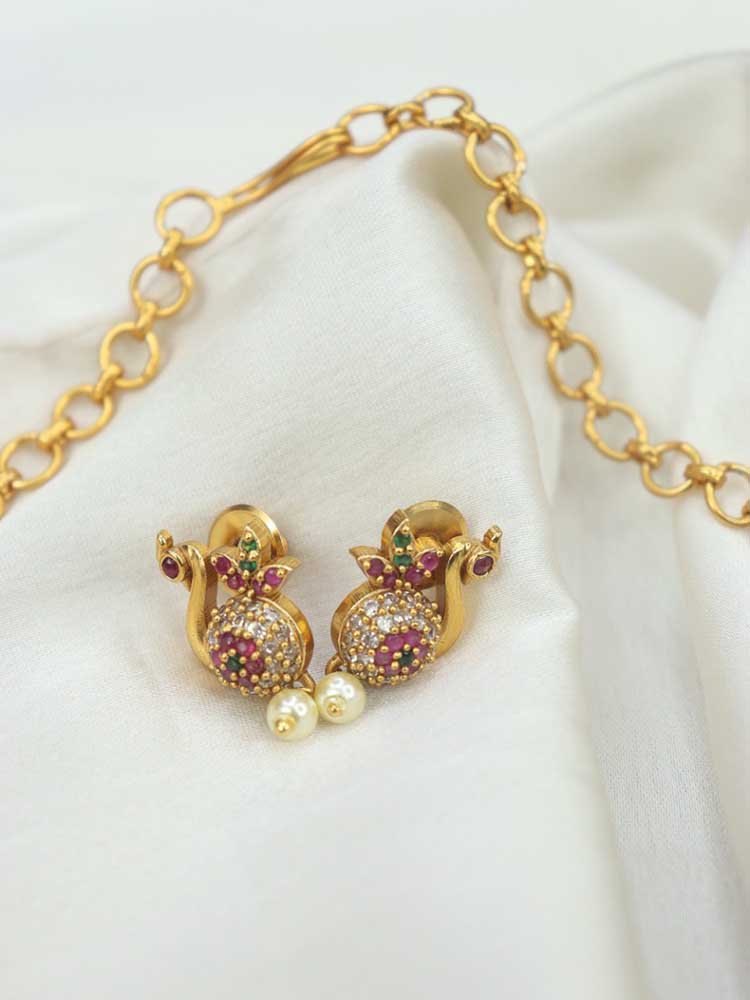 Golden Grace - Elevate Your Style with Luxurionworld's Exclusive Necklace Set - Enhance your elegance and sophistication with this meticulously crafted brass necklace set from Luxurionworld. - Luxurion World