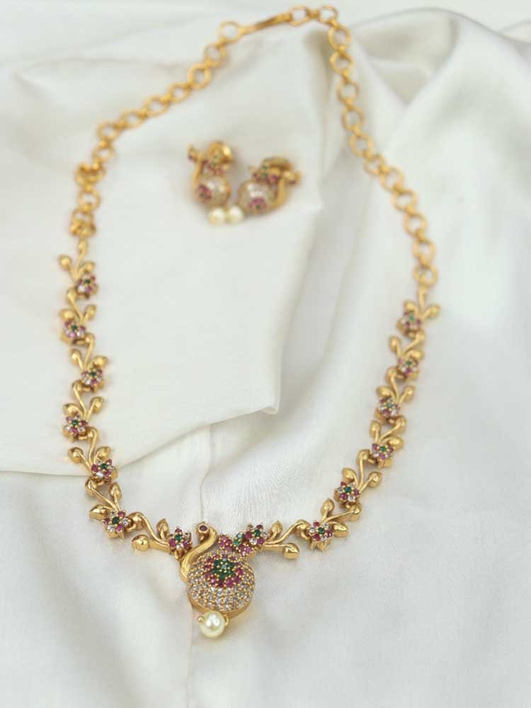 Golden Grace - Elevate Your Style with Luxurionworld's Exclusive Necklace Set - Enhance your elegance and sophistication with this meticulously crafted brass necklace set from Luxurionworld. - Luxurion World