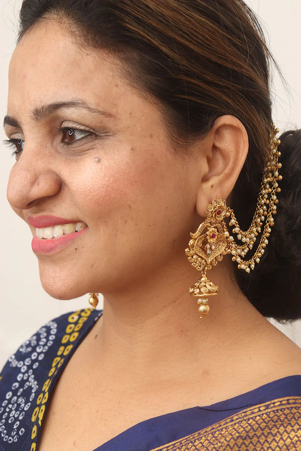 Golden Earring Chains - Elevate Your Traditional Look Instantly - Perfect for Any Outfit - Luxurion World