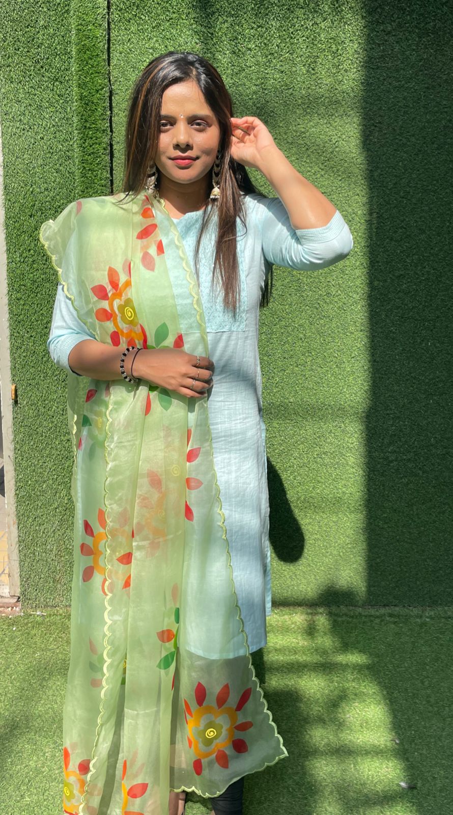 Green Hand Painted Organza Silk Scalloped Border Dupatta - Luxurion World