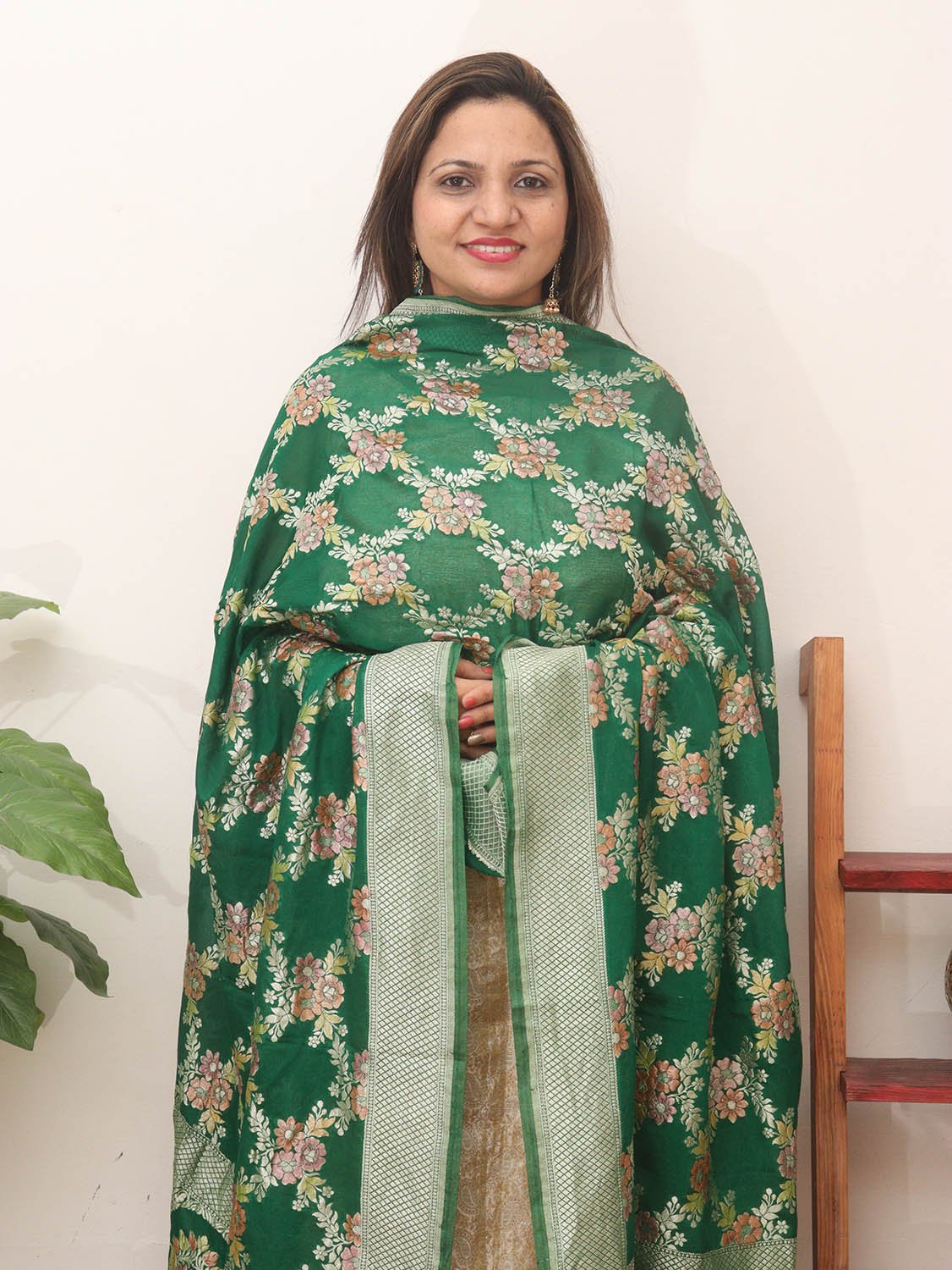 Green Handloom Banarasi Pure Georgette Brush Dye Dupatta - Luxurion World