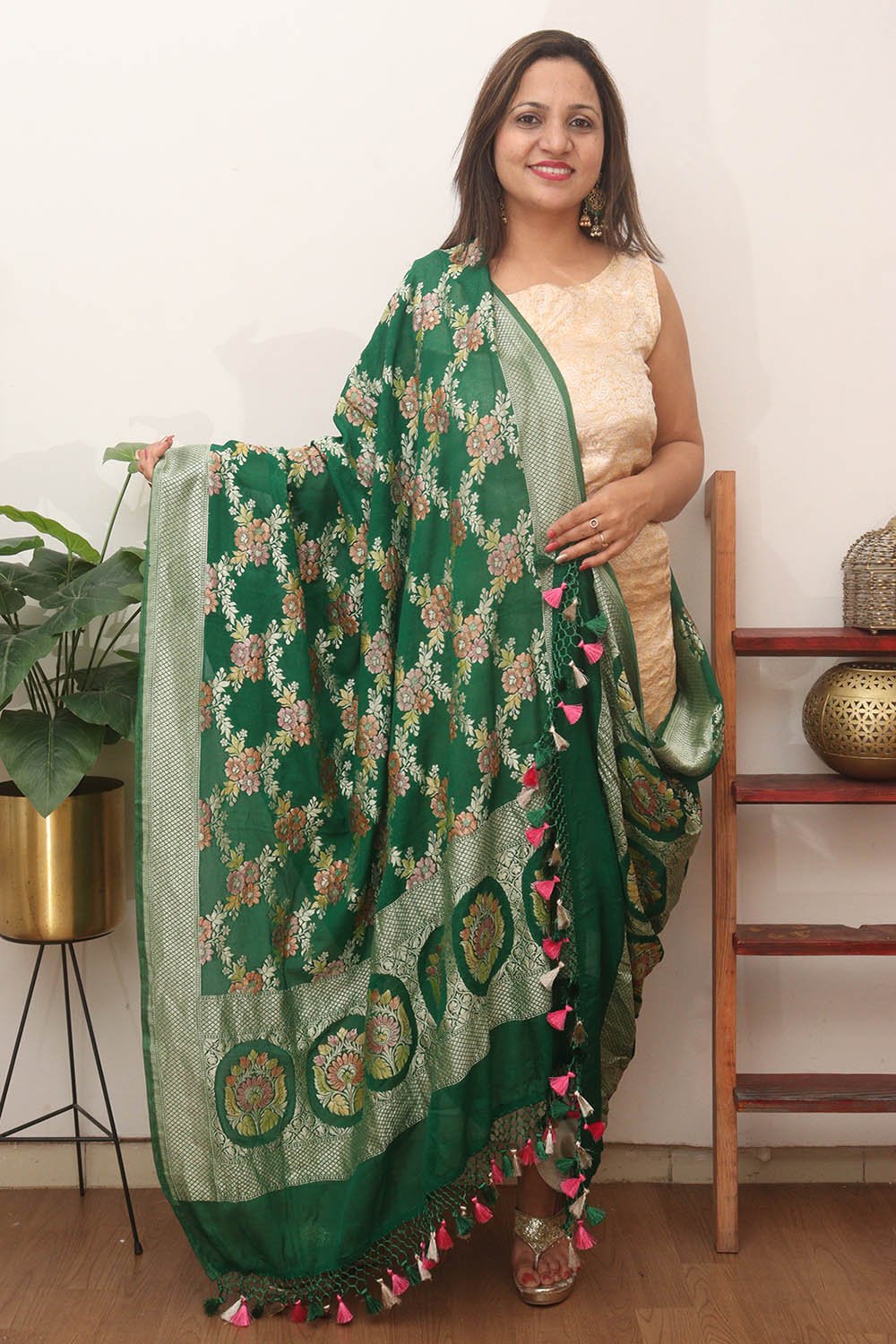 Green Handloom Banarasi Pure Georgette Brush Dye Dupatta - Luxurion World